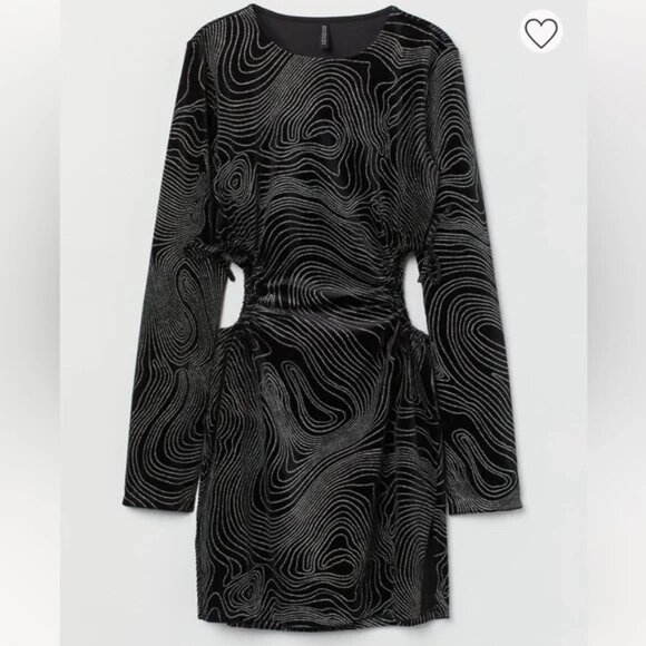 Short Black Cut-out dress With Silver Detailing - Picture 4 of 4